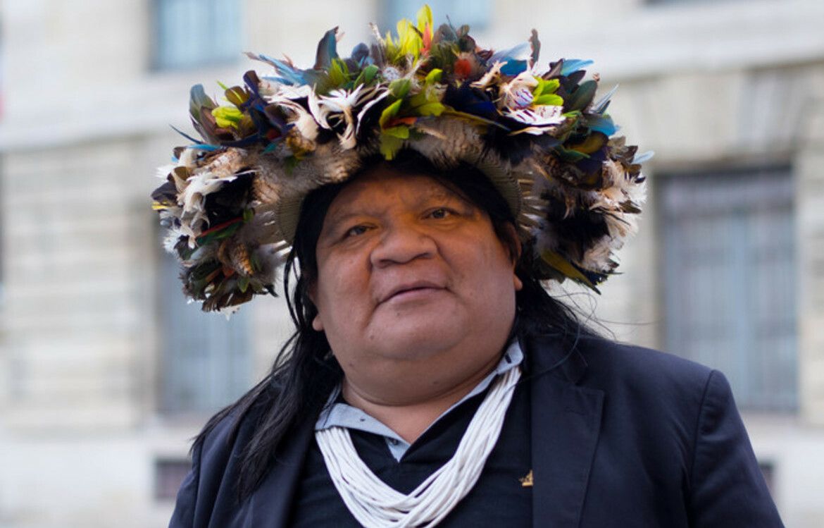 Almir Narayamoga devant l'Assemblée nationale.