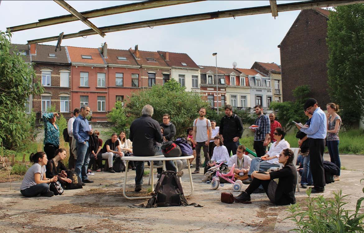 La rue Vandenpeereboom, à Molenbeek,  en Belgique où le projet Arc-en-Ciel a été construit.  Il est habité  depuis 2020.