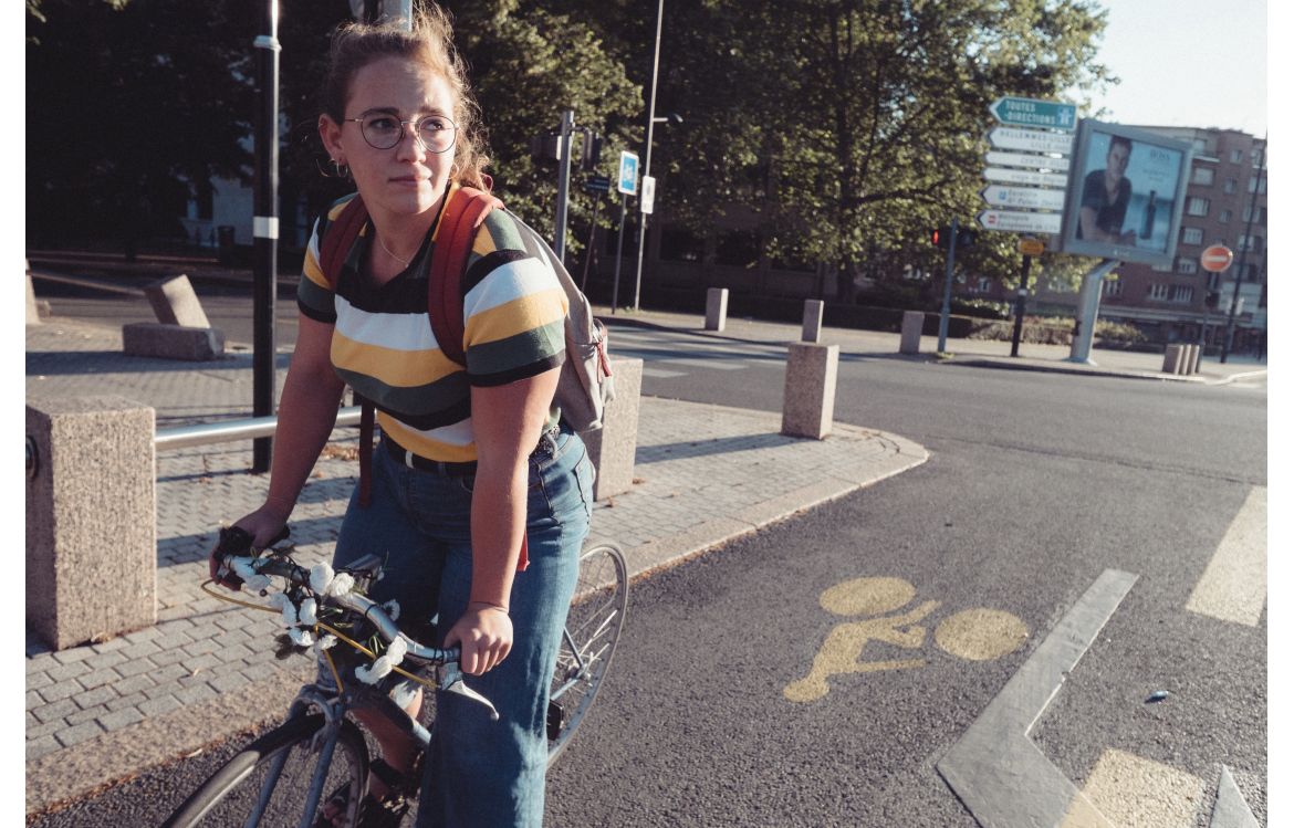 Des routes à forte circulation ont été aménagées pour la pratique du vélo avec des bandes cyclables temporaires. 